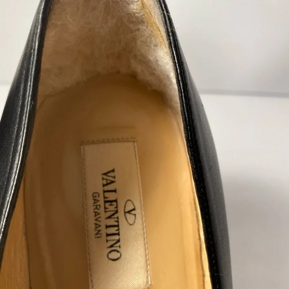 Valentino Garavani pumps heels leather black gold rockstud 39